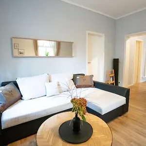 Toni Charming Im Idyllischem Villenviertel Mit Netflix , Dresden Deutschland